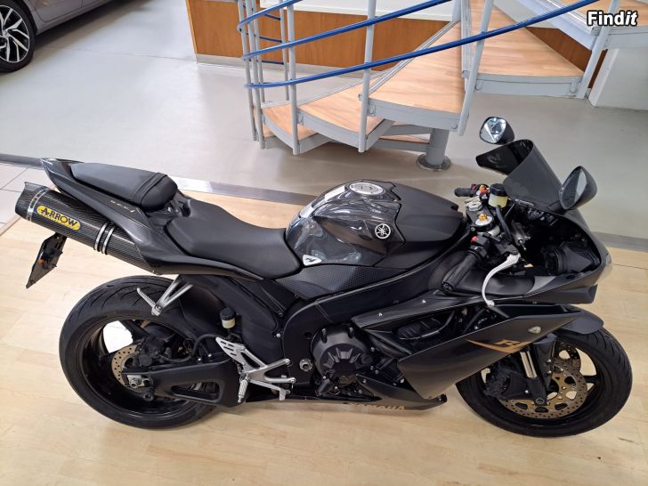 Myydään Huippusiisti, vähän ajettu, tehokas Yamaha YZF-R1 moottoripyörä