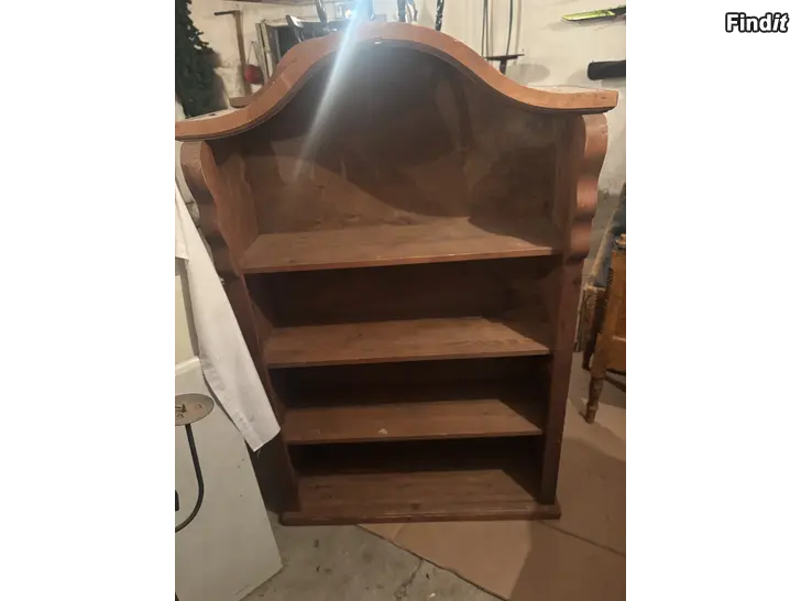 Säljes Trä bokhylla / barnrum