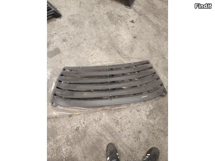 Myydään Mazda 626 Takalasi ritilä
