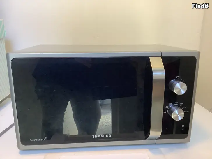 Säljes Oanvänd Samsung mikrovågsugn med 800W