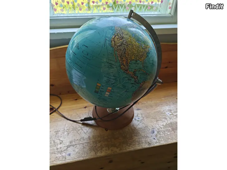 Säljes Äldre jordglob med belysning