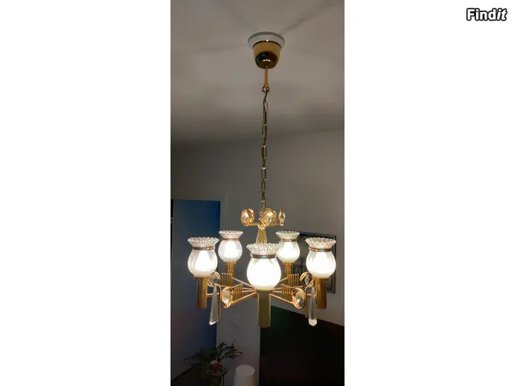 Myydään Riippuvalaisin