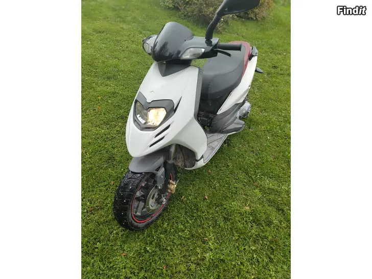 Säljes Aprilia SR 50 Motard projekt