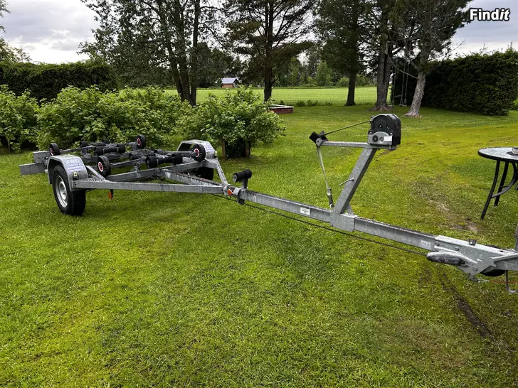 Säljes Båt trailer AKU 1300 VT-P