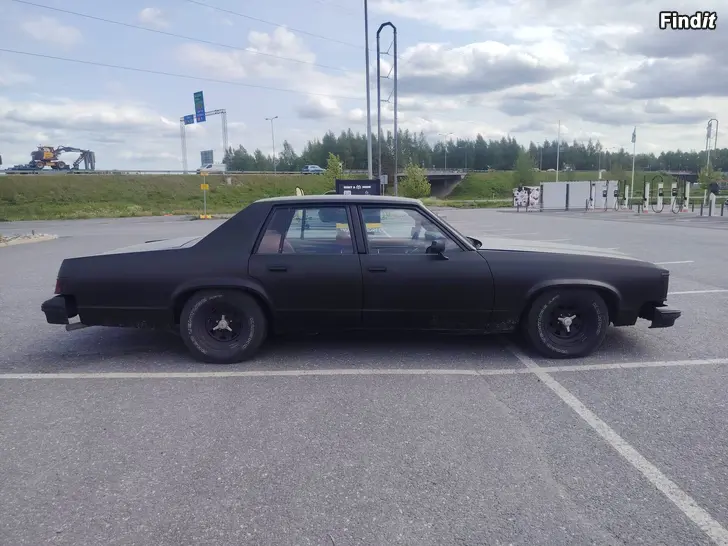 Myydään Oldsmobile Deltta 88