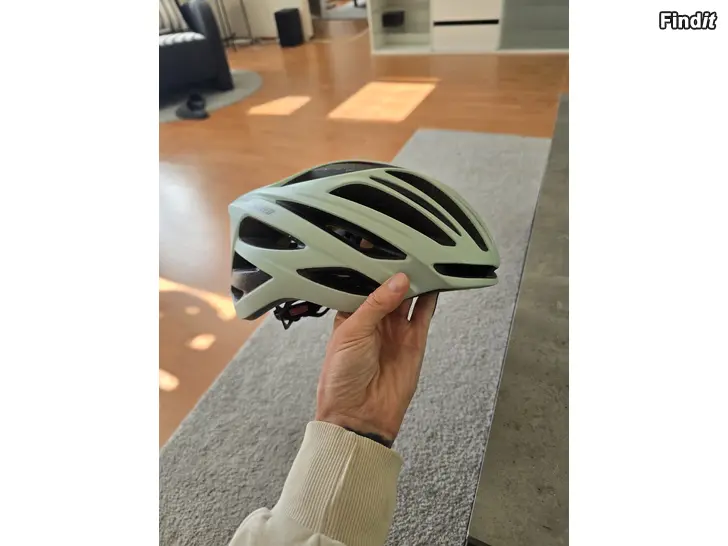 Säljes SPECIALIZED HJÄLM