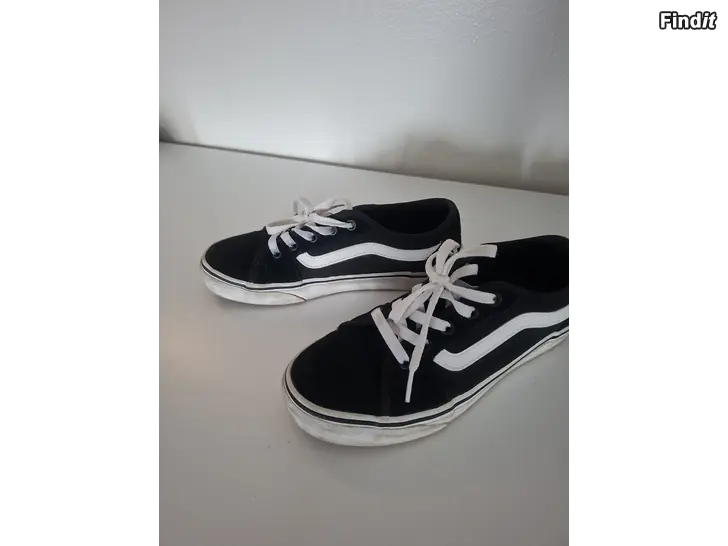 Säljes Vans tennarit