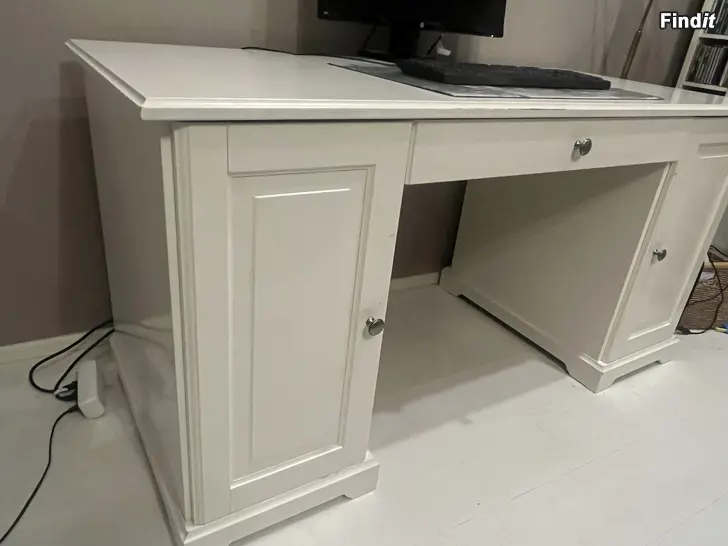 Säljes Ikea Liatorp skrivbord /arbetsbord