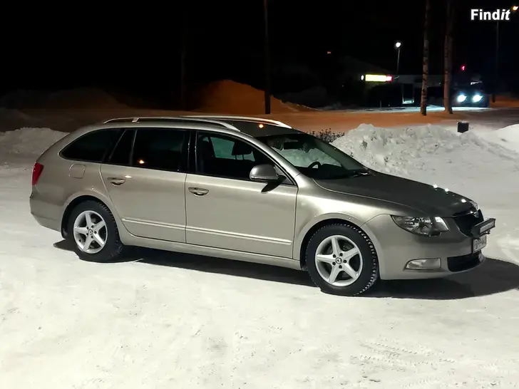 Säljes Skoda SuperB 1.6 TDi 105hv Comfort GreenLine Farm.2 hengen paku