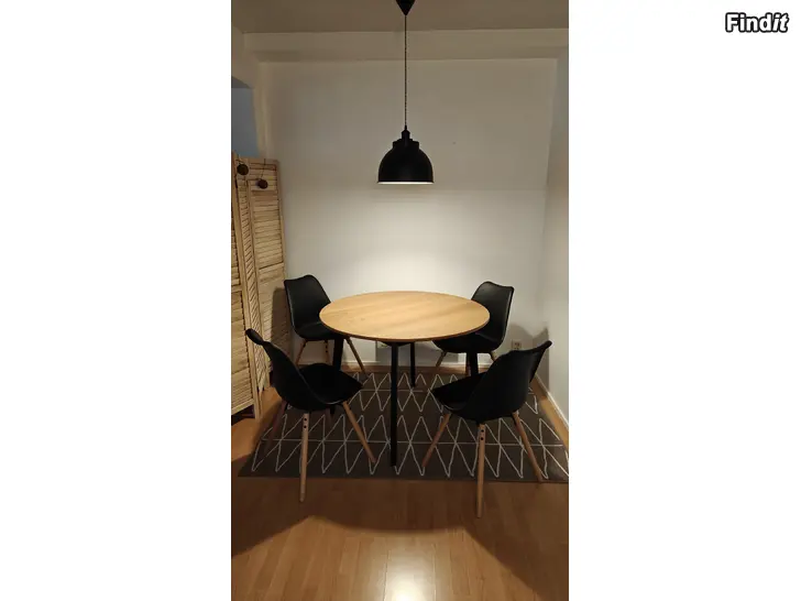 Myydään Snygg matgrupp  Runt bord med 4 stolar