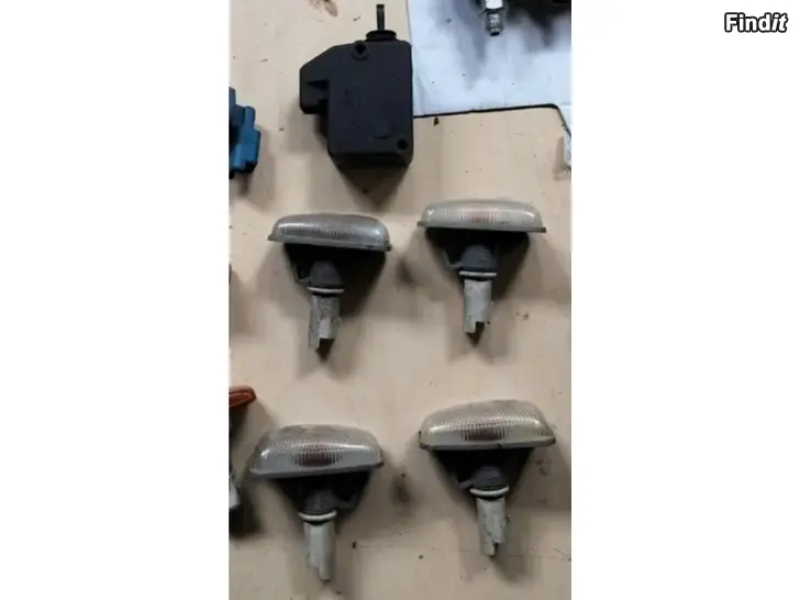 Myydään Ruiskuboksi akkun kiinnike