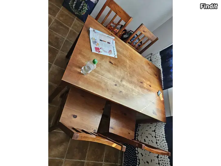 Säljes Köksbord och 4 stolar