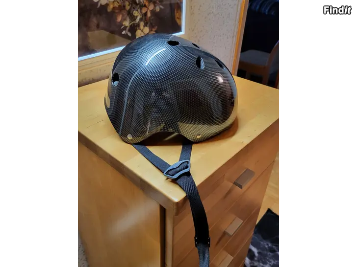 Myydään Hjälm / Kypärä