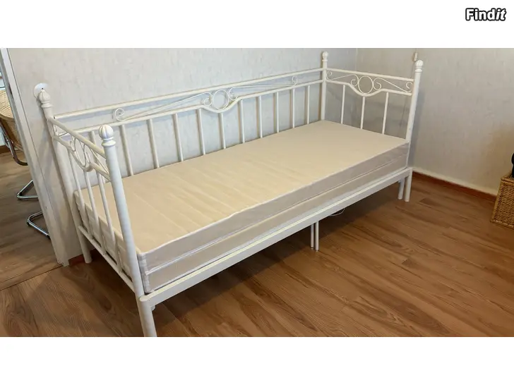 Säljes Bäddsoffa i metall