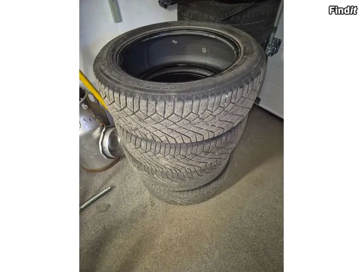 Myydään Kitkarenkaat 205x55 R17