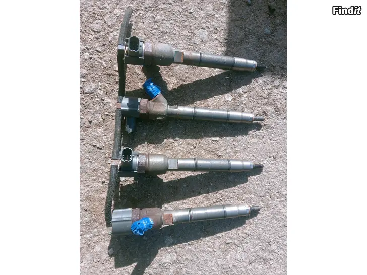 Myydään Hyundai I30 1,6 CRDi 2010 ruiskusuuttimet 338002A400