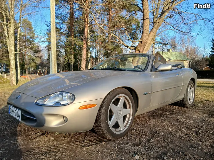 Myydään Avo Jaguar XK8 Convertible 4.0 V8 Autom. VAIHDOSSA käy H-D tai USA-Auto