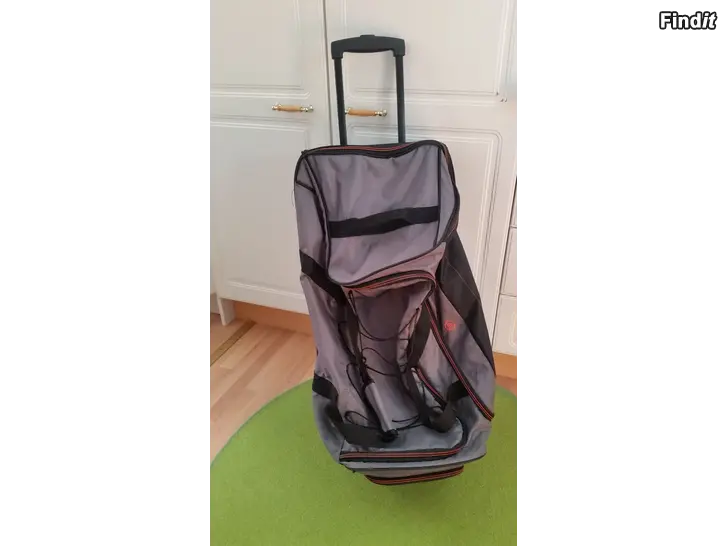 Myydään Vetolaukku matkalaukku pyörillä iso 77cm x40cm hinta 8e