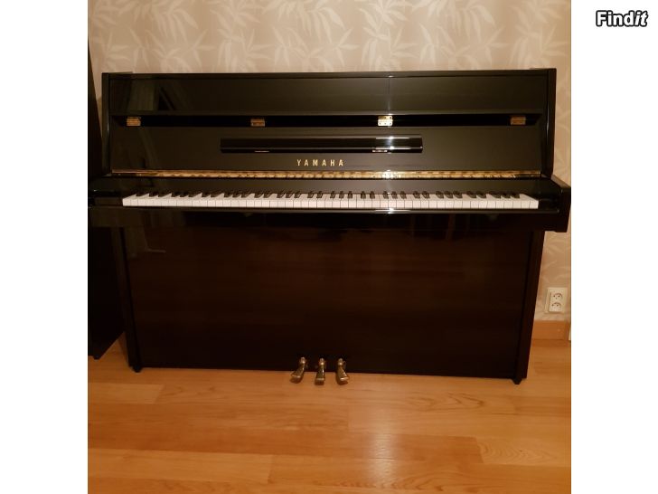Myydään Piano Yamaha M-108