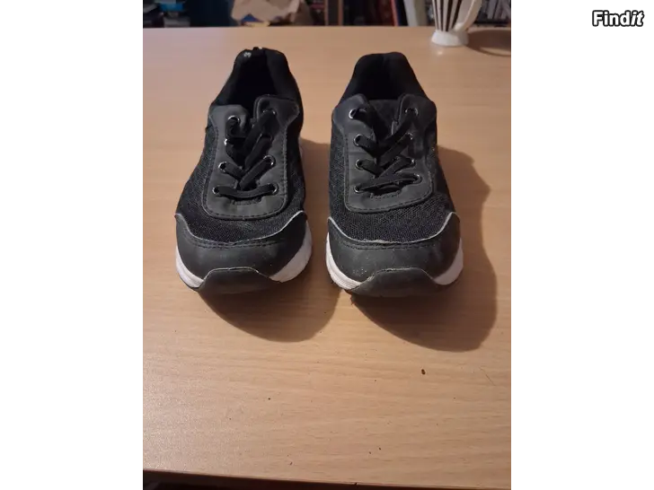 Säljes Skor st 33