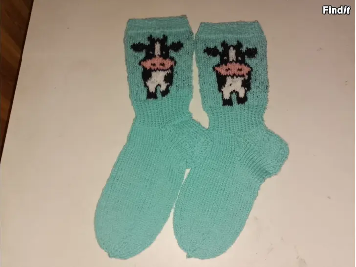 Säljes Villasukat lehmäkuviolla