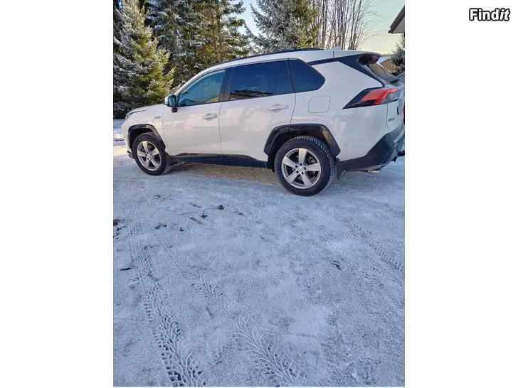 Myydään Toyota Rav4 roiskeläpät