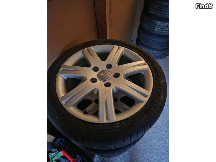 Säljes Audi kesärenkaat 245/40-18