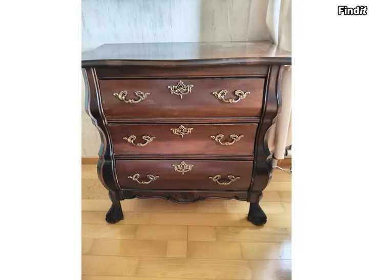 Myydään Rokokotyylinen