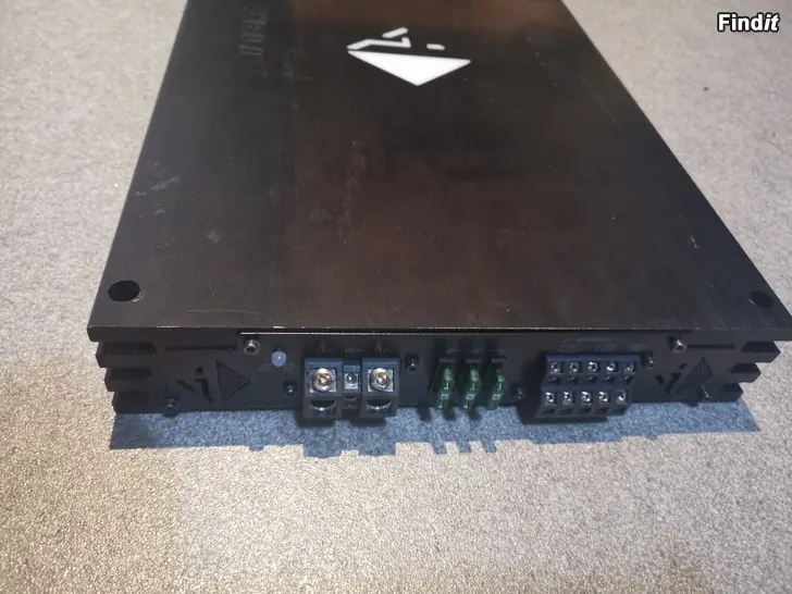 Myydään Helix B Five 5 kanavainen vahvistin