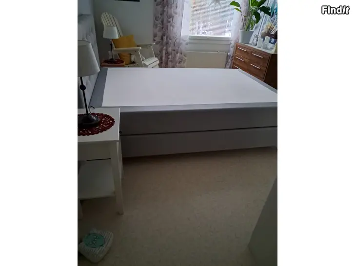 Säljes Säng 140 x 200 cm