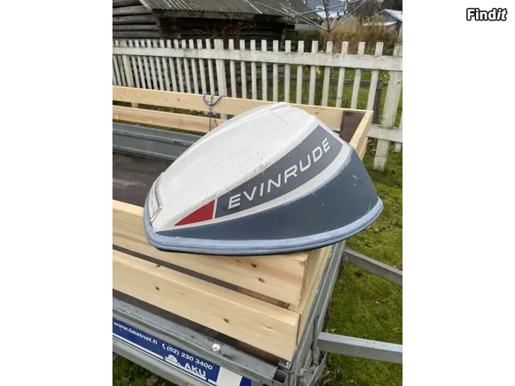 Säljes Evinrude motorkåpa