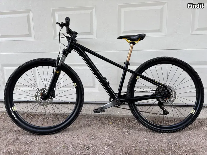 Säljes Fin 27,5 cykel i barnstorlek för landsväg och skog