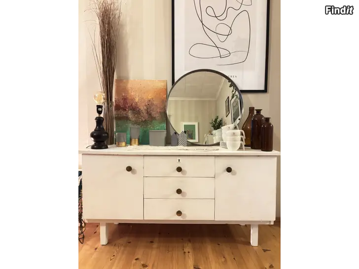 Säljes Flyttförsäljning  byrå + inredning