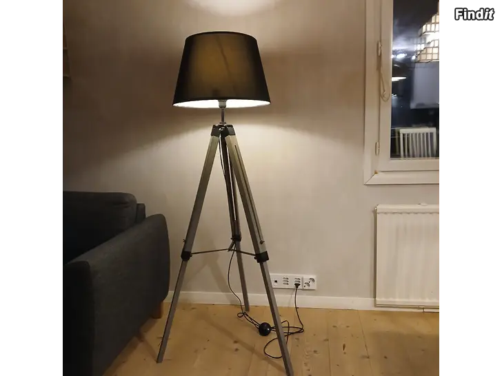 Säljes Golvlampa