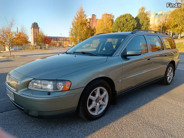 Säljes Volvo V70 2.4 A5 5-cyl. 170-hv. JUURI KATSASTETTU