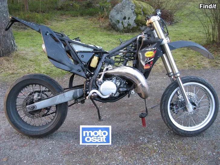 Myydään Husqvarna SM 125 01-06 osia