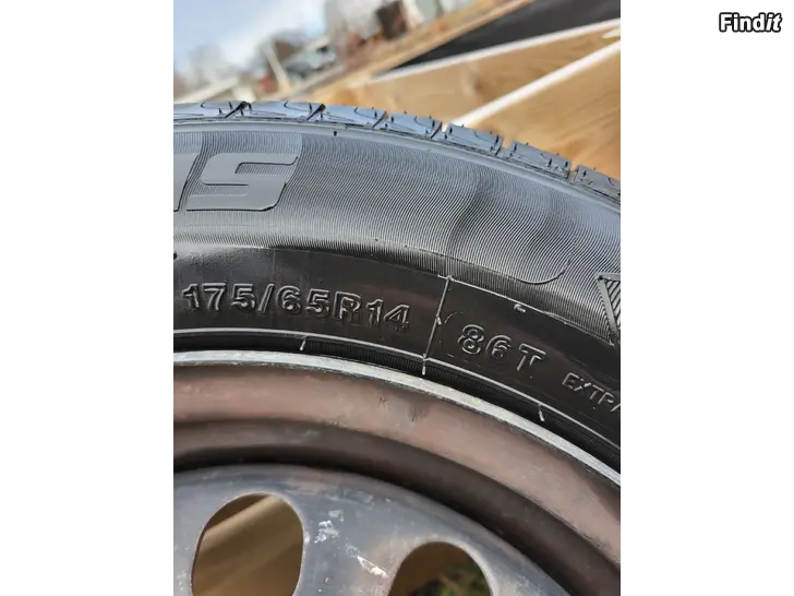 Säljes 4x100 plåtfälgar med däck 175 65 14