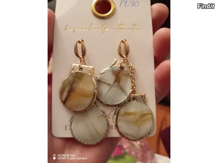 Myydään Amanda B simpukkakorvikset