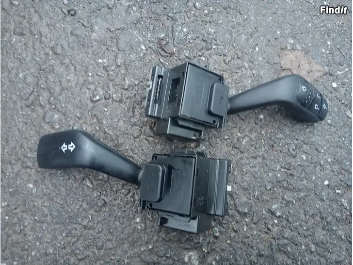 Myydään Ford  C-MAX 2007 monitoimivivut 3M5T-17A553-AD tai 3M5T-13335-AD