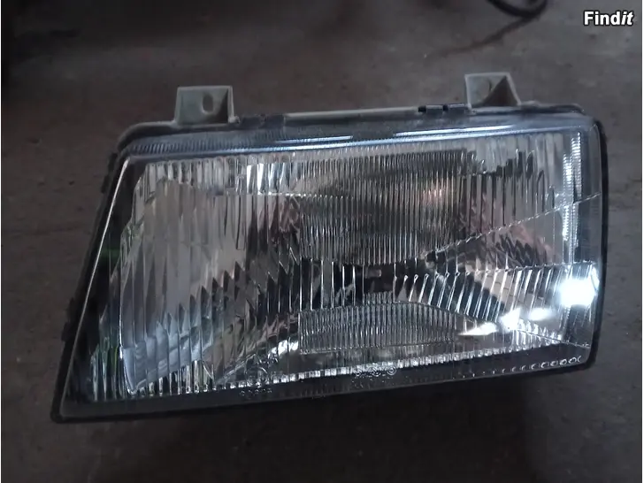 Myydään Saab 900 I 1986-1993 vasen etuvalo hyväkuntoinen