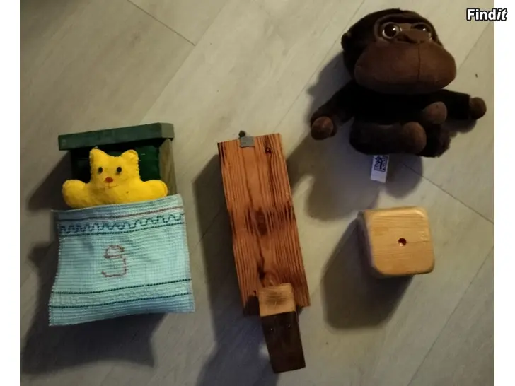 Myydään Puu koira kissa pikku kuu