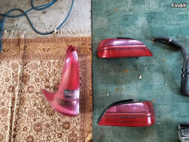 Myydään Takavalot takaumpio