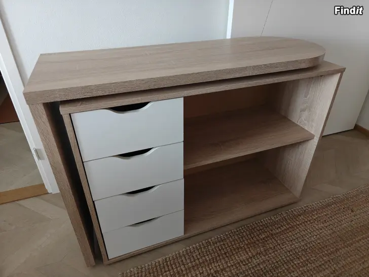 Säljes Bänk/Bord/Byrå med vridbar utfällning säljes