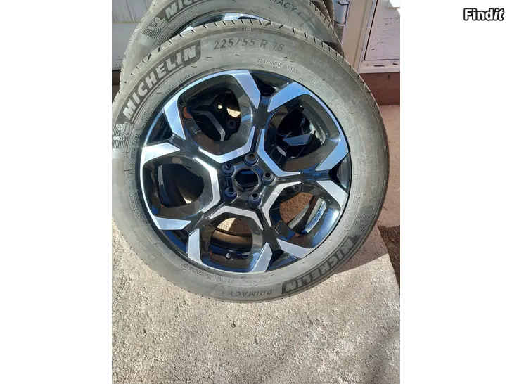 Myydään Michelin kesärenkaat vanteineen
