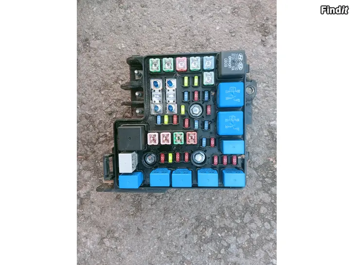 Myydään Kia Ceed 2009 moottoritilan rele/sulakerasia 91950-1H020