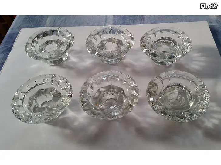 Myydään 6kpl lasinen kynttilänjalka 5e
