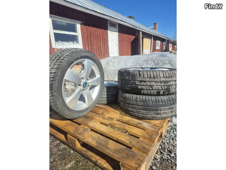 Säljes 225/45 R17 Skoda sommardäck med fälgar