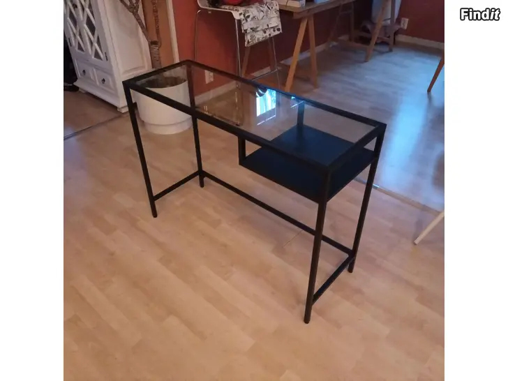 Säljes Glasbord vittsjö svart