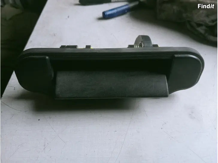 Myydään Toyota Camry 1992-1996 takaluukun avauskahva
