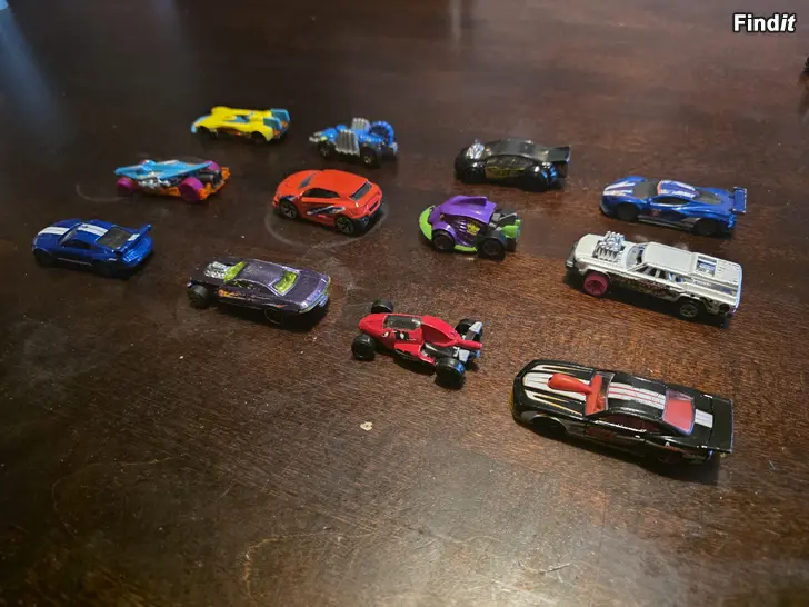 Säljes 12 st hot wheels bilar